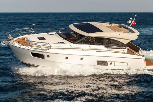 motor yacht, powerboat, bavaria-638390.jpg